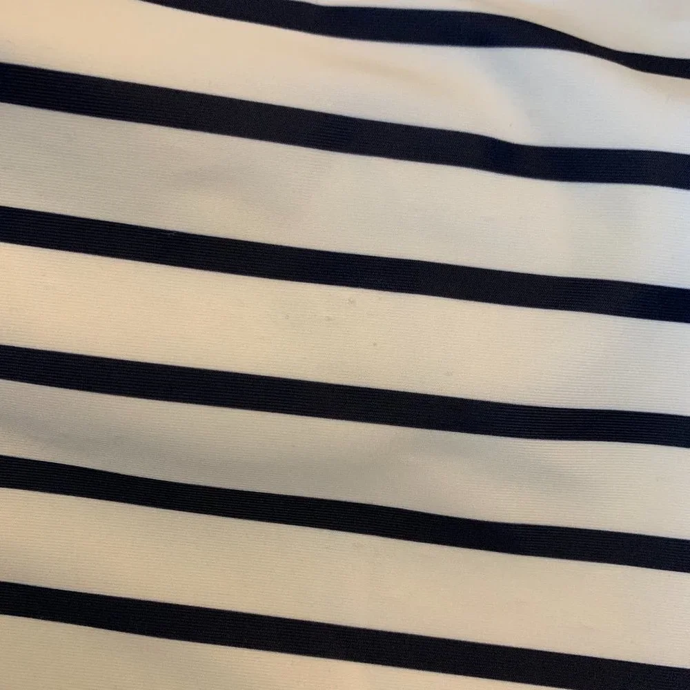 NWT Girls GAP Rashguard UPF 40+ Swim Top (White) XS